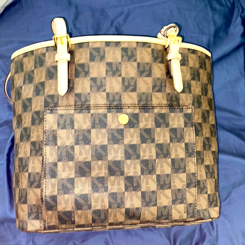 Never used MK purse real authentic nothing Wrong